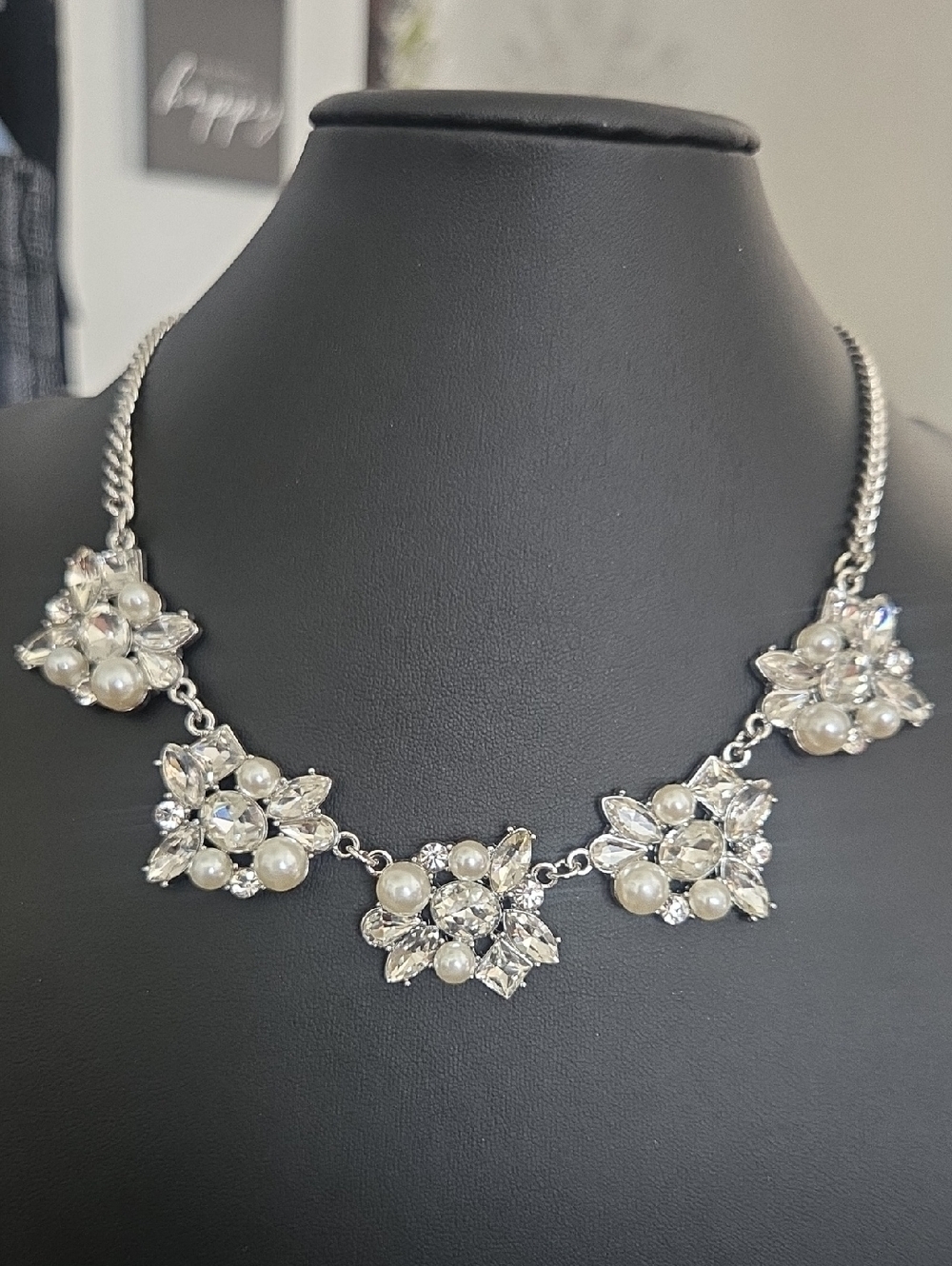Paparazzi Heiress Of Them All White Necklace NWT